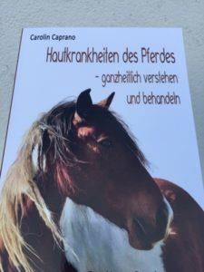 Read more about the article Rezension & Gewinnspiel: Hautkrankheiten des Pferdes [werbung]